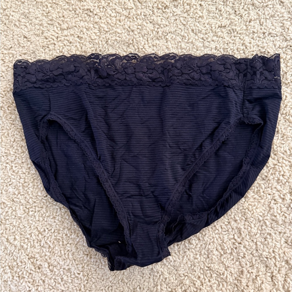 NWOT Vanity Fair Black Lace Panty